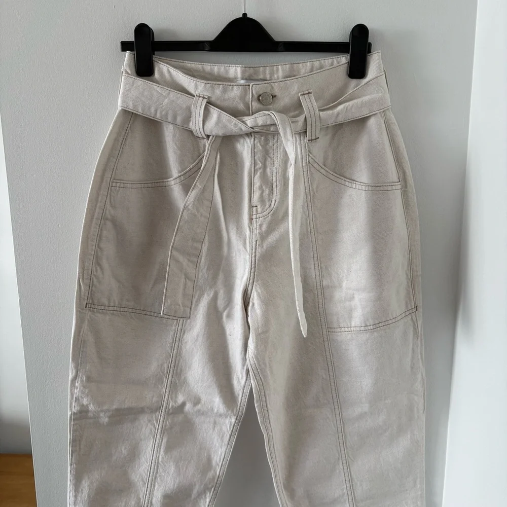 Reiss Chantelle Mid Rise Tapered Belted Jeans‎ In Ecru Size 30 NWOT
